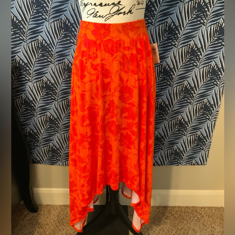 #26 NWT Torrid Orange Flower Skirt Size 2